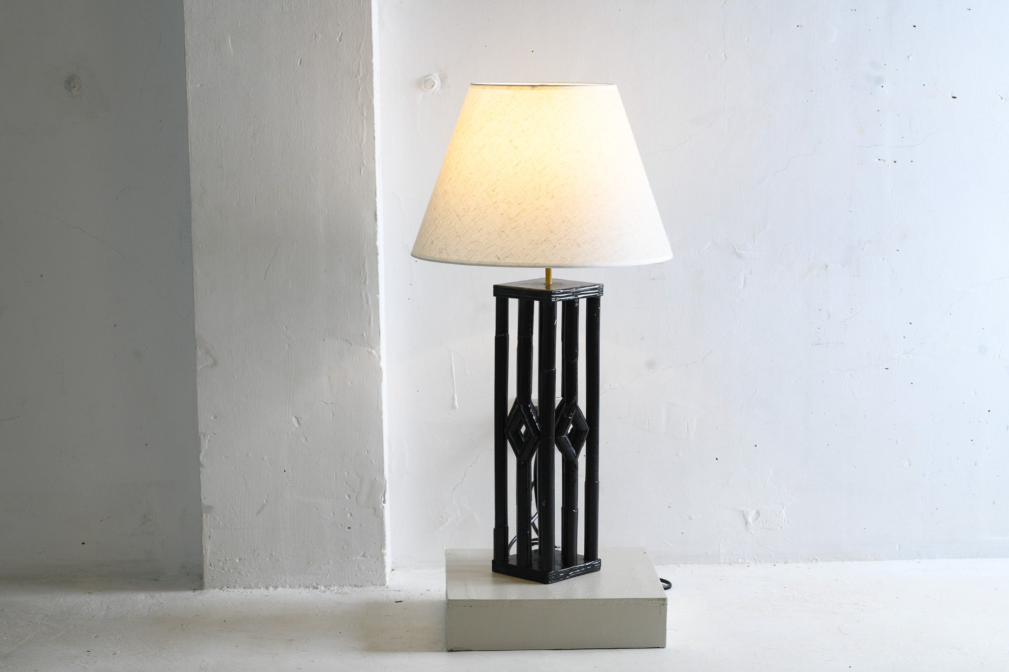 Black Terra Table Lamp