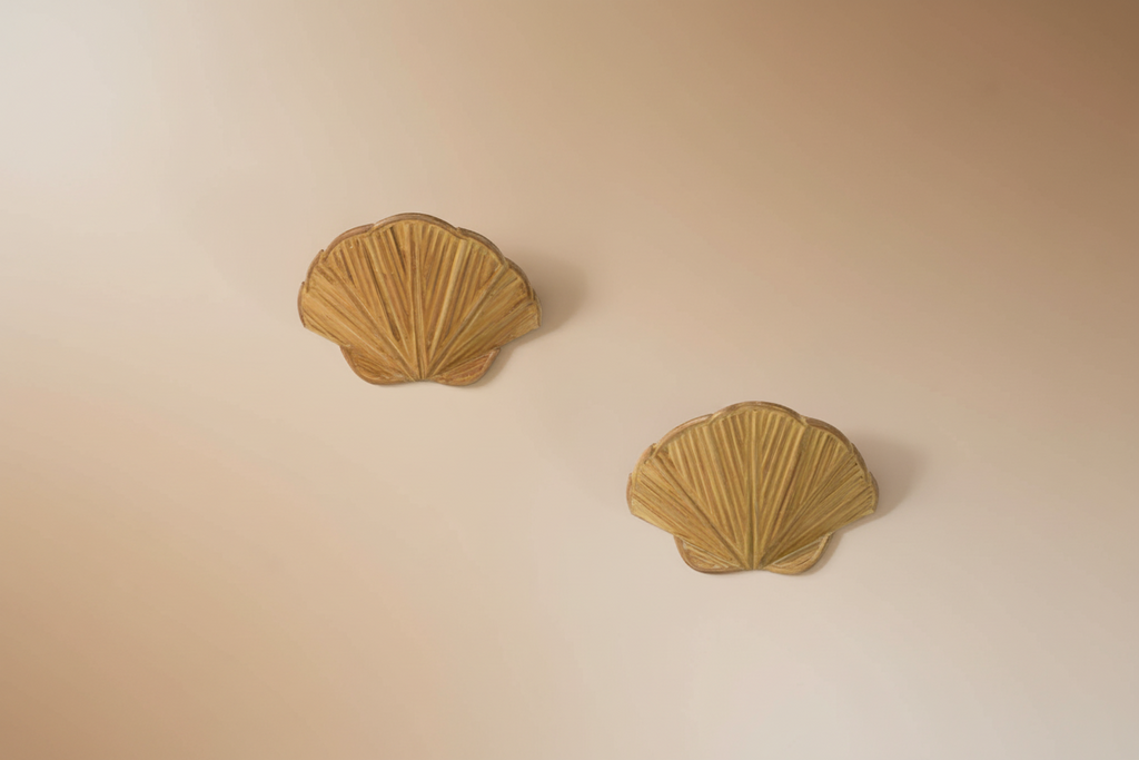 Clam Shell Wall Lamp